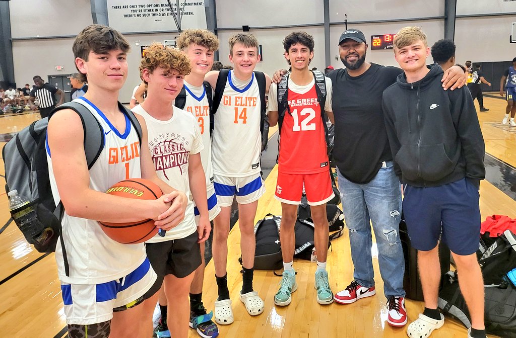 What a great feeling running into these old guys!!! I look forward to keeping up with their progress at Eaton! #ThugTears #CoachNostalgia <a href="/Cooper_Guerra/">Cooper Guerra</a> <a href="/patrickfoleyyyy/">Patrick Foley</a> <a href="/AlexDombrowsk11/">Alex Dombrowski</a> <a href="/KadenMcclurg/">Kaden McClurg</a> <a href="/karson_symonds/">Karson Symonds</a> <a href="/aidan75193457/">Aidan McIninch</a>