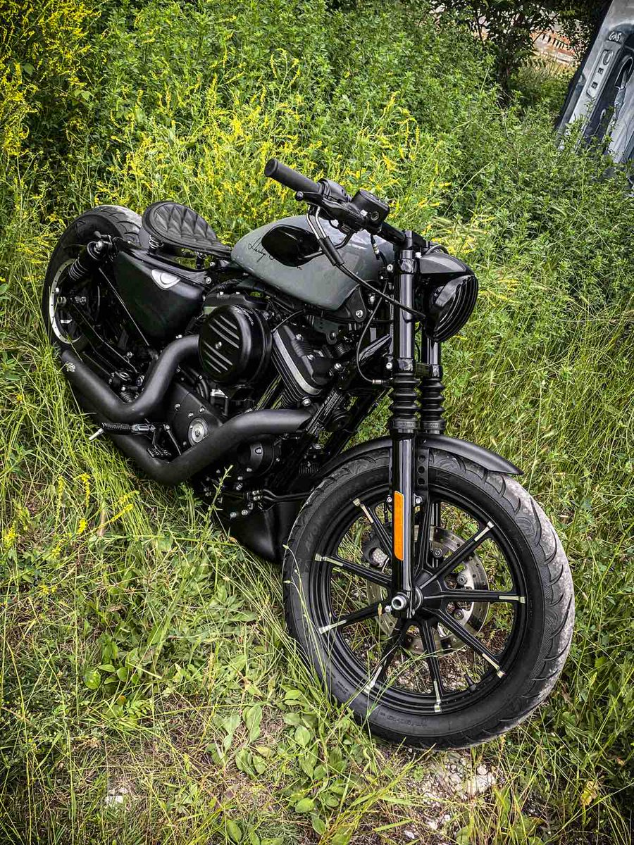 CustomNomad's tweet image. HARLEY DAVIDSON XL883 IRON "The Grasshopper ". Simplicity, clean long lines, efficiency. In a word, a real grasshopper. 

Built by Nomad Custom Ltd, May 2022.

#harleydavidsoniron #harleydavidson883iron #harleydavidsonbobber #harleydavidson883sportster