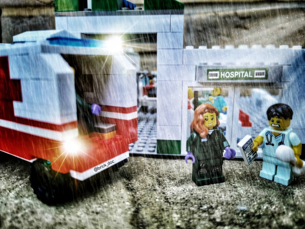brick_doc's tweet photo. Sparing some sympathy with our colleagues in green doing a fantastic job in a frustrating time. We know you didn't sign up to spend ages outside hospitals or bounce job-2-job with hardly pause for breath, or consistantly finish late; We're so lucky to have you all. Thank you. https://t.co/kl9FMRuimz