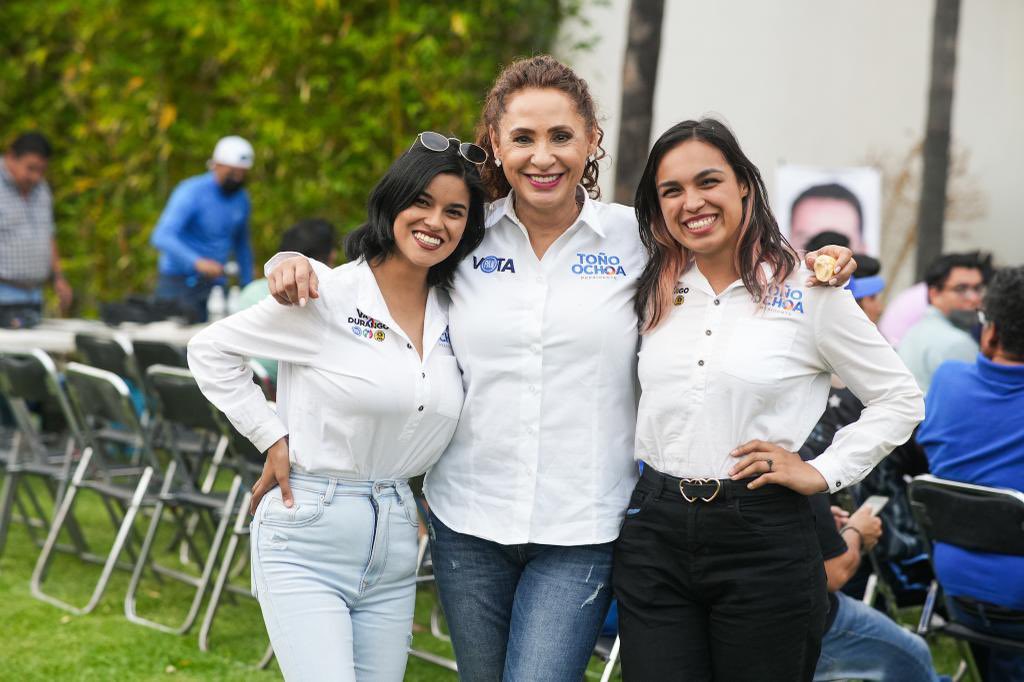 gina_campuzano's tweet photo. El deporte es fundamental para el desarrollo de las personas, la salud mental y una vida libre de adicciones.
Con @EVillegasV y @josejoseantonio, vamos a impulsarlo con mucho #OrgulloXDurango.
¡Gracias a este gran grupo de deportistas por su confianza! https://t.co/xf2PvLXyMU