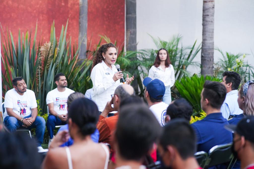 gina_campuzano's tweet photo. El deporte es fundamental para el desarrollo de las personas, la salud mental y una vida libre de adicciones.
Con @EVillegasV y @josejoseantonio, vamos a impulsarlo con mucho #OrgulloXDurango.
¡Gracias a este gran grupo de deportistas por su confianza! https://t.co/xf2PvLXyMU