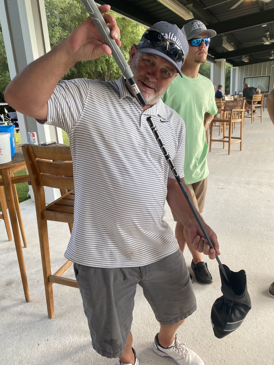 SYS329's tweet photo. Omg!!! His Ping driver broke!! So happy no one got hurt from this!! Shame on you #Ping #pingdriver  never seen anything like this and it’s a new driver!! Golfers beware!! #wtf #golfers https://t.co/RnfD6MOYMQ