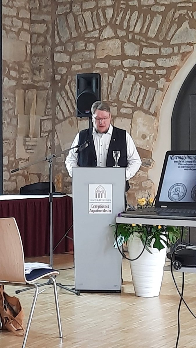 EMF_eV's tweet photo. Zweiter Vortragsblock d II. Erfurter Numismatischen Gespräche

Michael Hartmann spricht z Forscherpersönlichkeit W. E. Tenzels;
@Mauler1285 spricht z münzpolitischen Beziehungen im Elsass und Kai Lehmann stellt d Abrechnungsbuch d Scharfrichters Johann J. Glasers vor
#Numismatik https://t.co/MniZHvPoz8