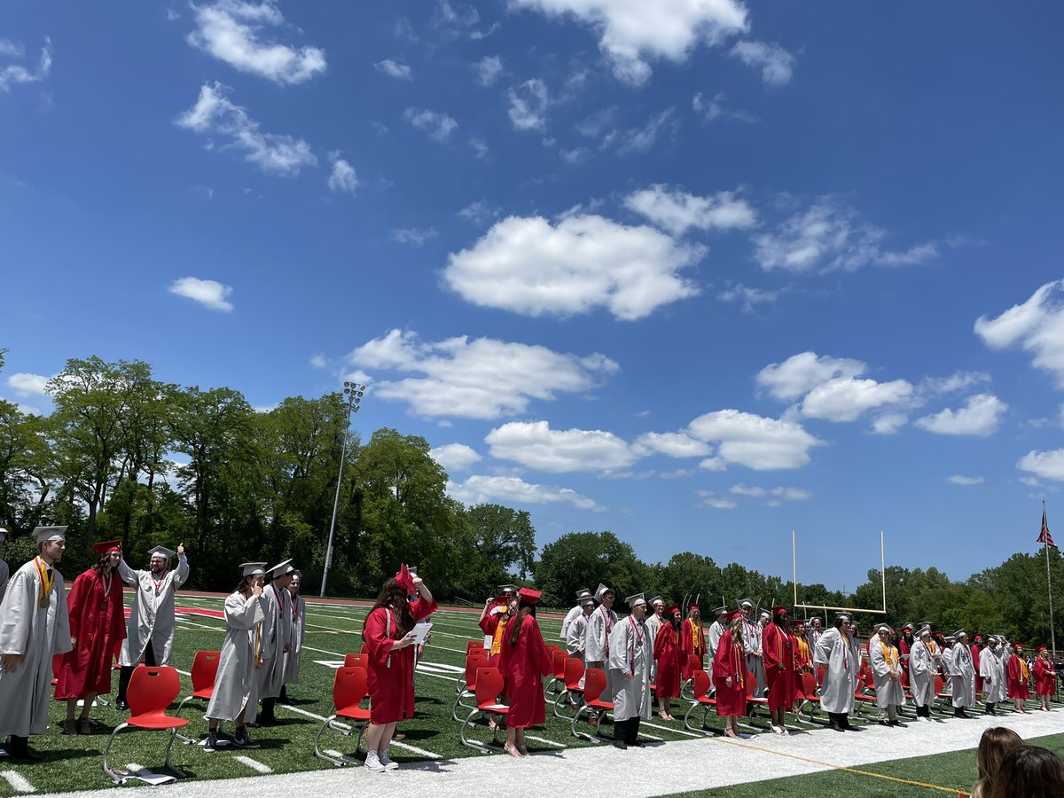 CuyhtsAD's tweet photo. Congratulations Class of 2022! https://t.co/F8ujUvYCFP