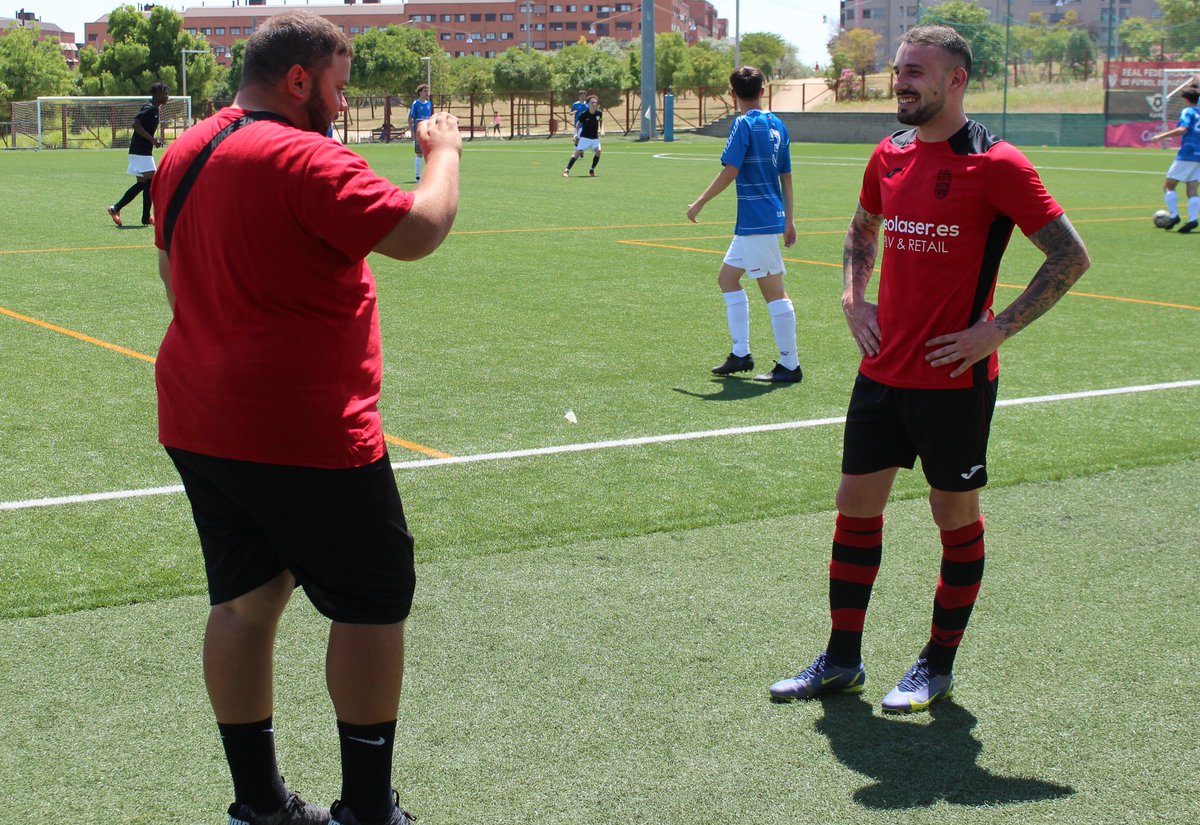 ADArgandaCF's tweet photo. Queremos agradecer a los medios el apoyo en el día de hoy, @javi058gs  de @GradaSiete y Javier Bonet de @madridaltanto.
🔴🔴⚫⚽
#VAMOSARGANDA
#SENTIMIENTOROJINEGRO https://t.co/myH5ebY5v7
