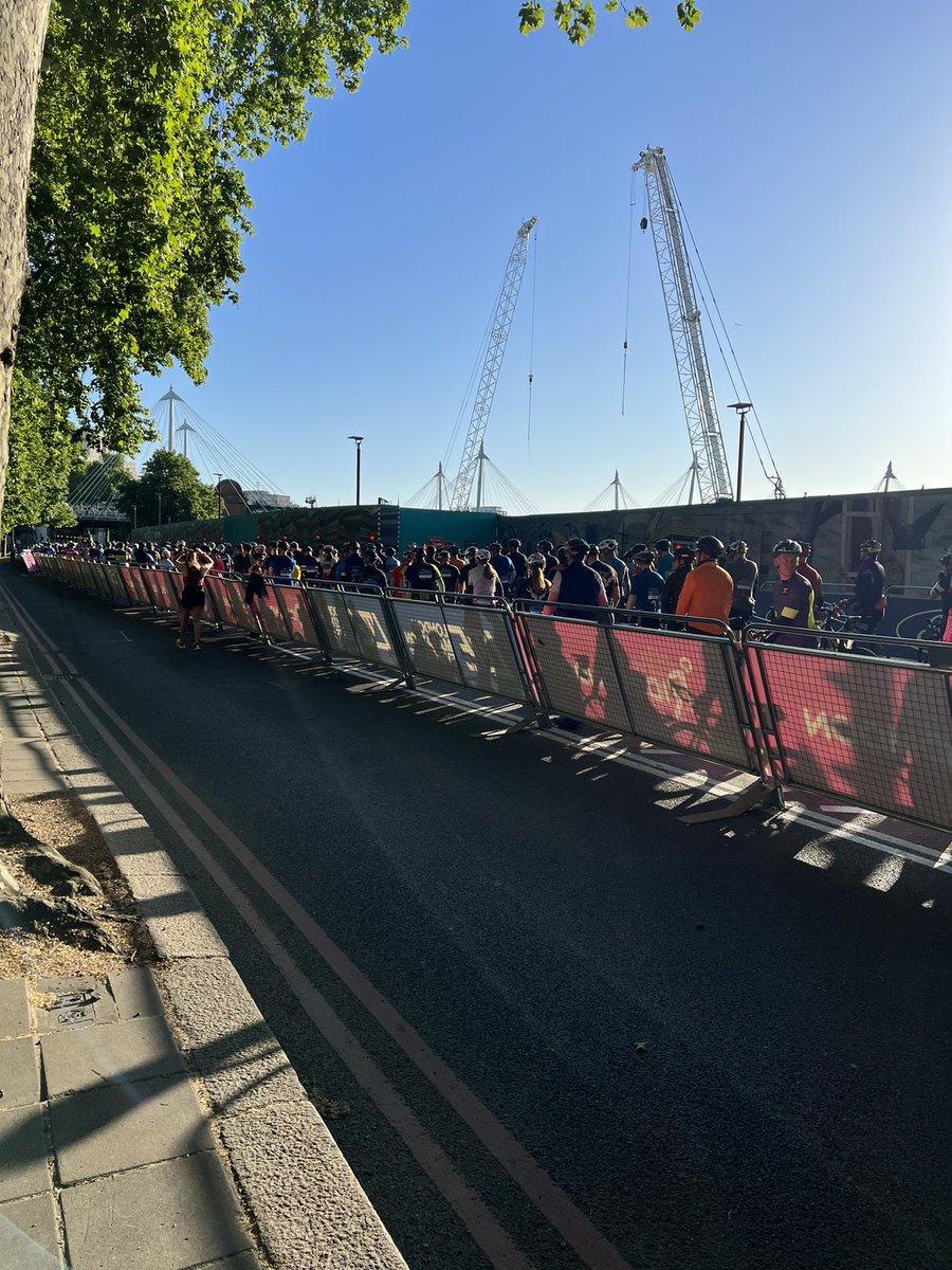 mikeyb031978's tweet photo. Carnage at the start, crash at 65km that needed an Air Ambulance, cheeky burger at 125km and across the line at Tower Bridge. 169.6km in 5hr 44 mins. Now to sleep! https://t.co/jAvTz4uj6G