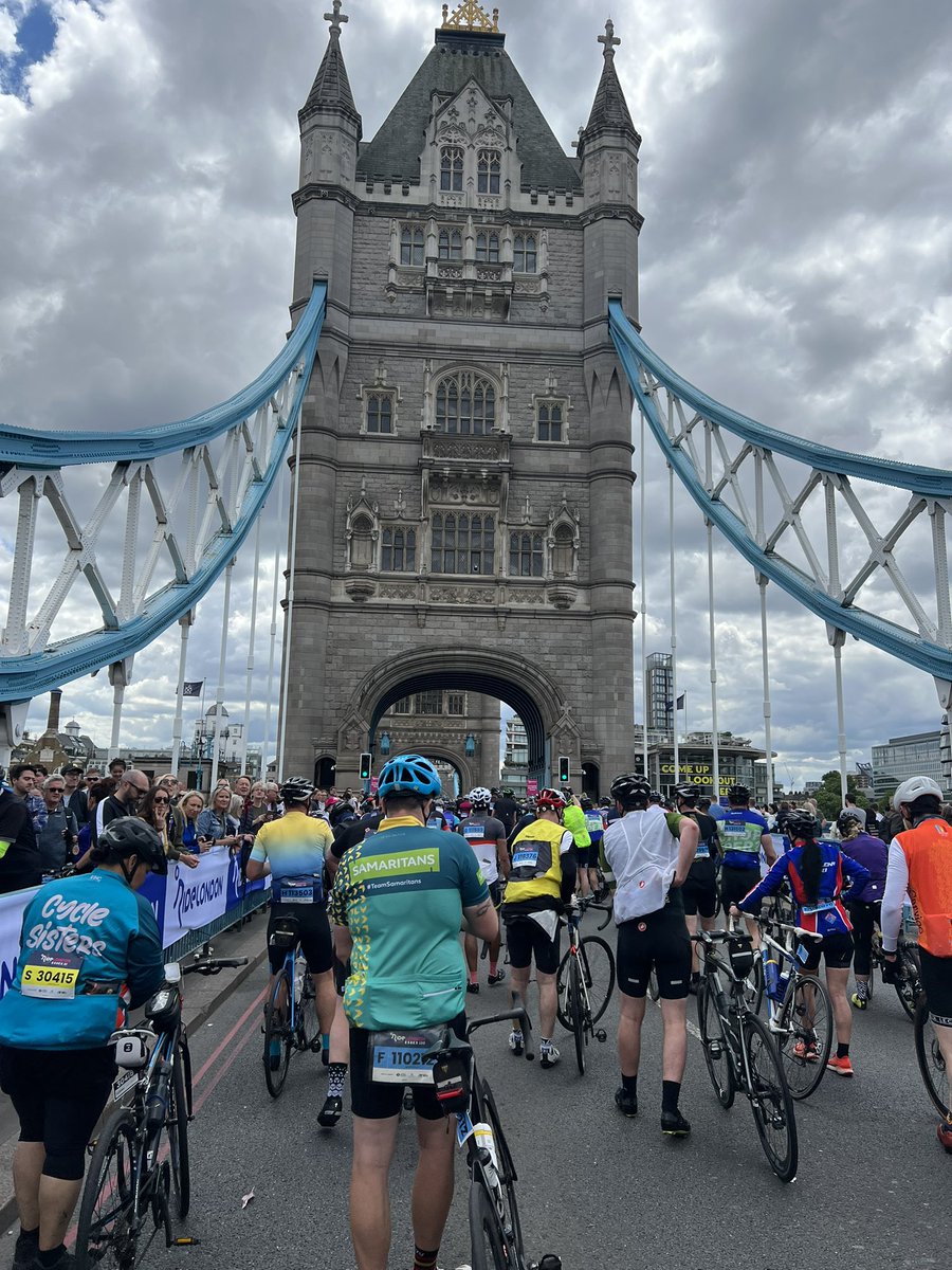 mikeyb031978's tweet photo. Carnage at the start, crash at 65km that needed an Air Ambulance, cheeky burger at 125km and across the line at Tower Bridge. 169.6km in 5hr 44 mins. Now to sleep! https://t.co/jAvTz4uj6G