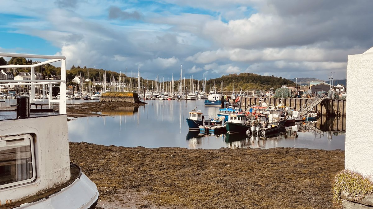 andyksheffield's tweet photo. The beautiful town of Tarbert after 43 miles of @CyclingScotland and the lovely Isle of Arran @VisitScotland https://t.co/NR6Fvi5uyX