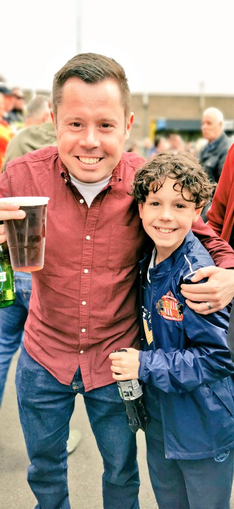 Georgesparents's tweet photo. A brilliant #johncooke celebration day today at @SouthShieldsFC
Everyone was so nice &amp; got to meet some amazing #safc fan twitter friends 😁 

@ballysafc @andy_mcgill @sophiedron2 https://t.co/Xh9jXxbUcu