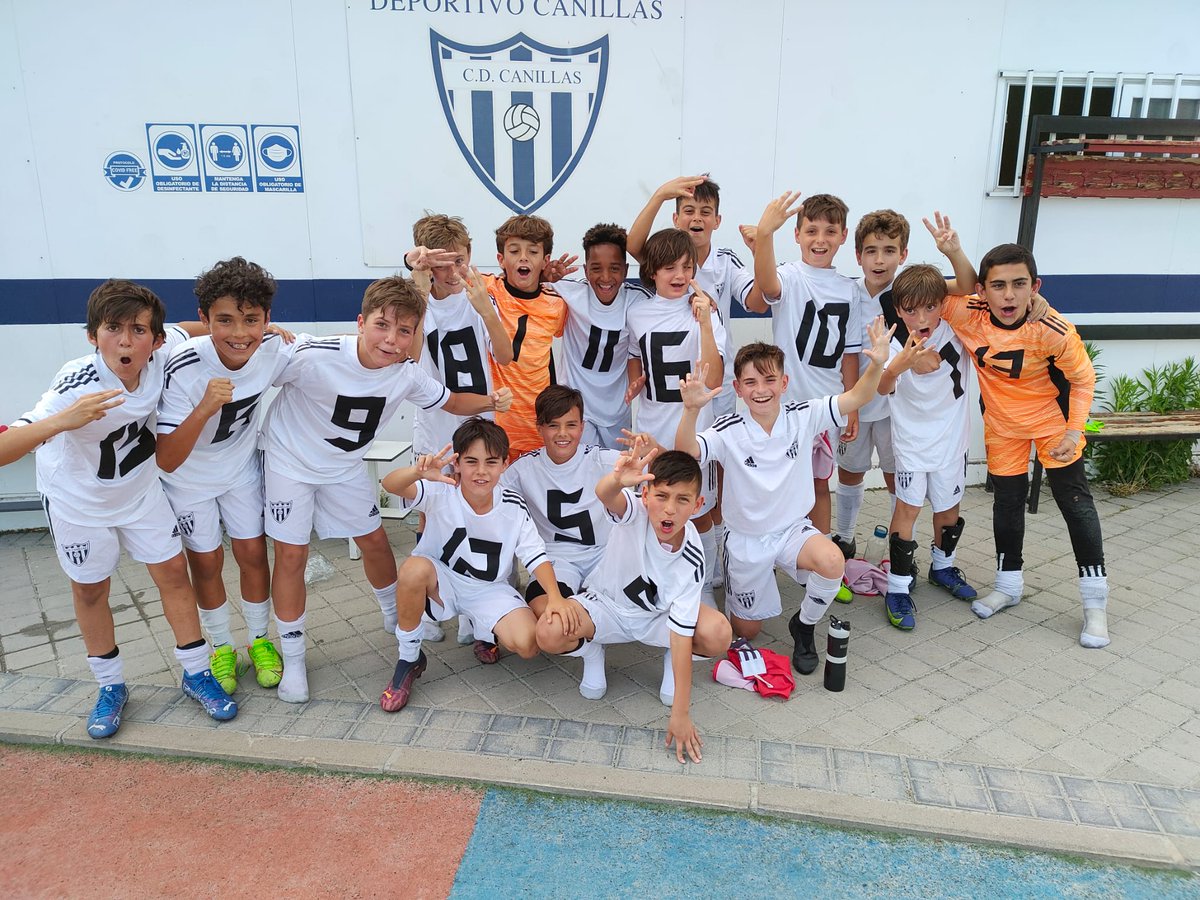 CDCanillas's tweet photo. 📢 | DIVISION DE HONOR
#AlevinA 5⃣➖0⃣ @UnionAdarve A
⚽️ ⚽️Adri
⚽️ Adam
⚽️ Alex
⚽️ Iker
#AguaDelTeleno 🥤 #JustLoading
#JuntosHagamosHistoria 😍 💙 🤟
#VamosCanillas 🔵 ⚪ https://t.co/dkOsfmJd5Y