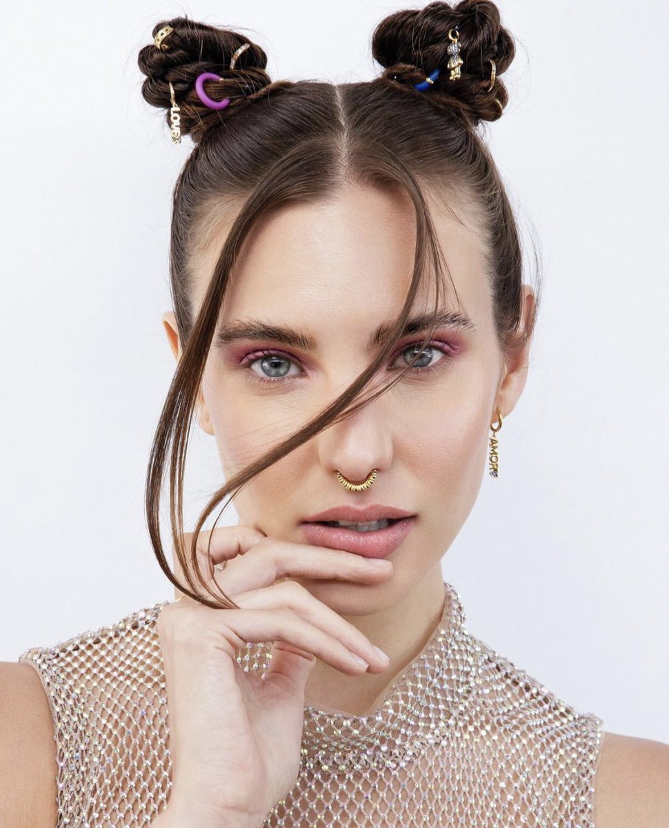 JuliantinaMica's tweet photo. Me encuentro desmayada 😱😍
No puedo entender que seas real @macabeso 🥰 https://t.co/29hNNFnL9Z