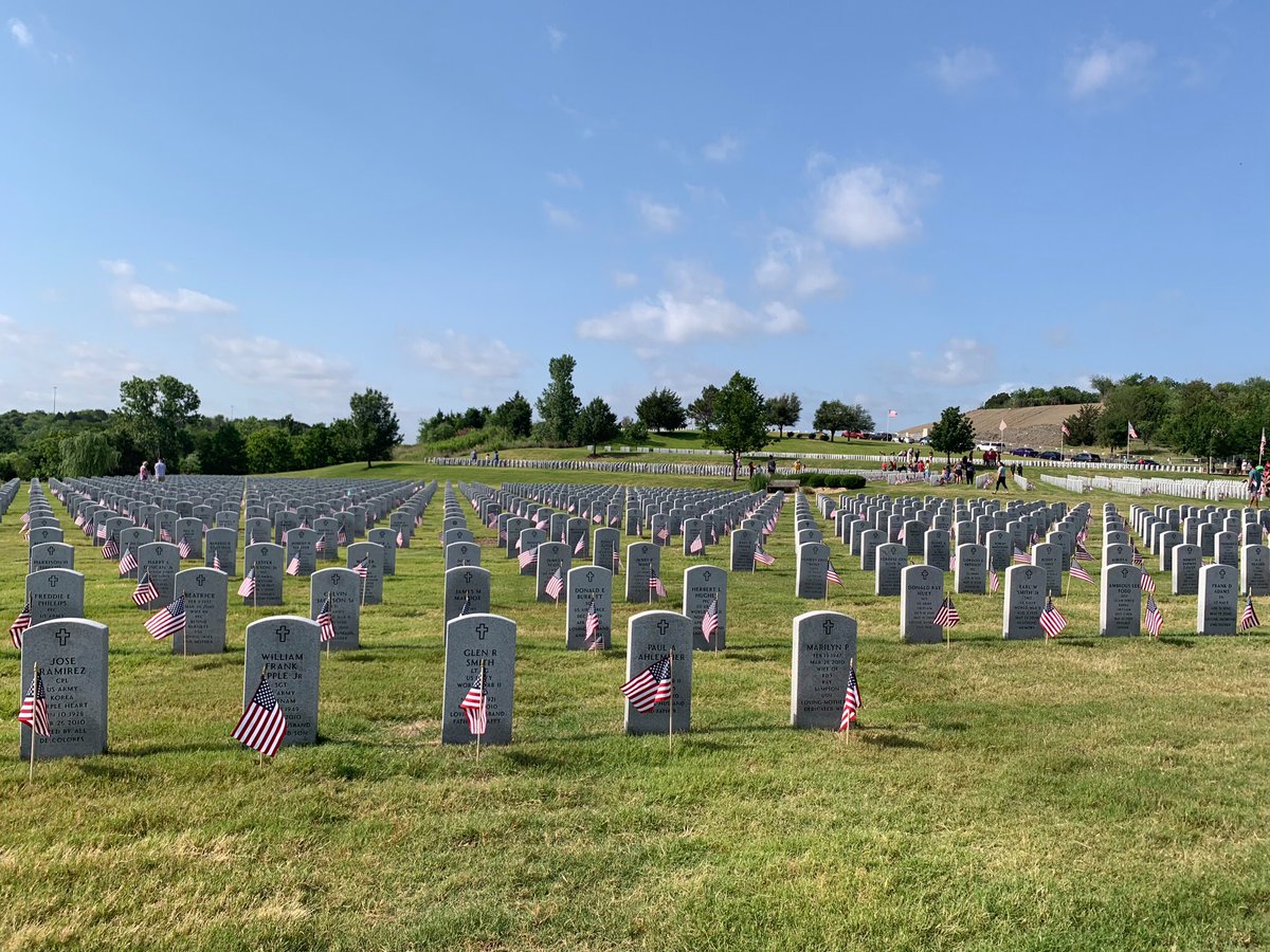 Blessed to serve today at DFW National Cemetery.
Flag placement for Memorial Day. Remembering those who made the ultimate sacrifice.🇺🇸

flagsforfallenvets.com