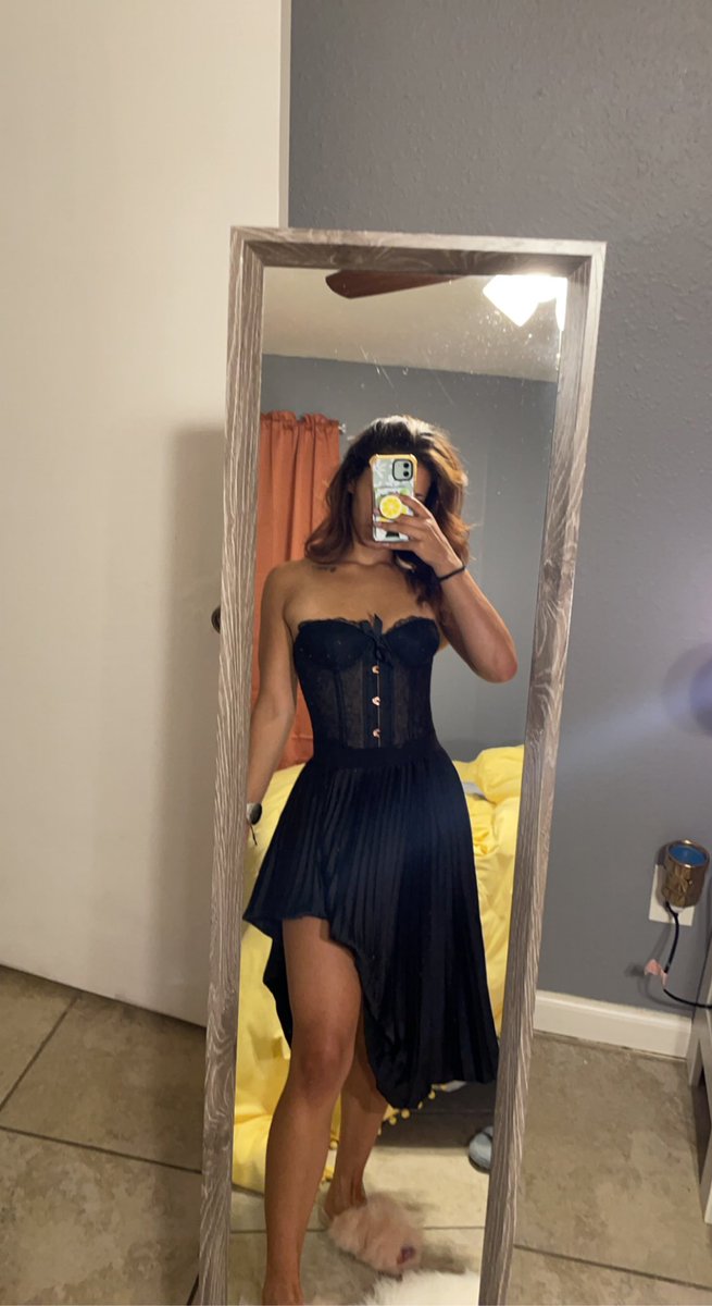 Chloeronae's tweet photo. someone please invite me somewhere where I can wear this https://t.co/bZgD8FbOgI