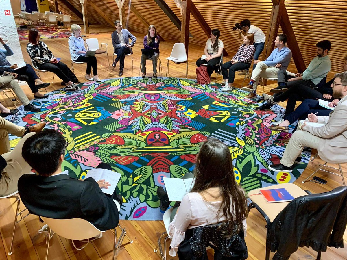 chinaobservers's tweet photo. An engaging talk by CHOICE leader @ivana_karaskova on Chinese negotiation tactics. #SummerCHOICE https://t.co/G2iNujIAvq