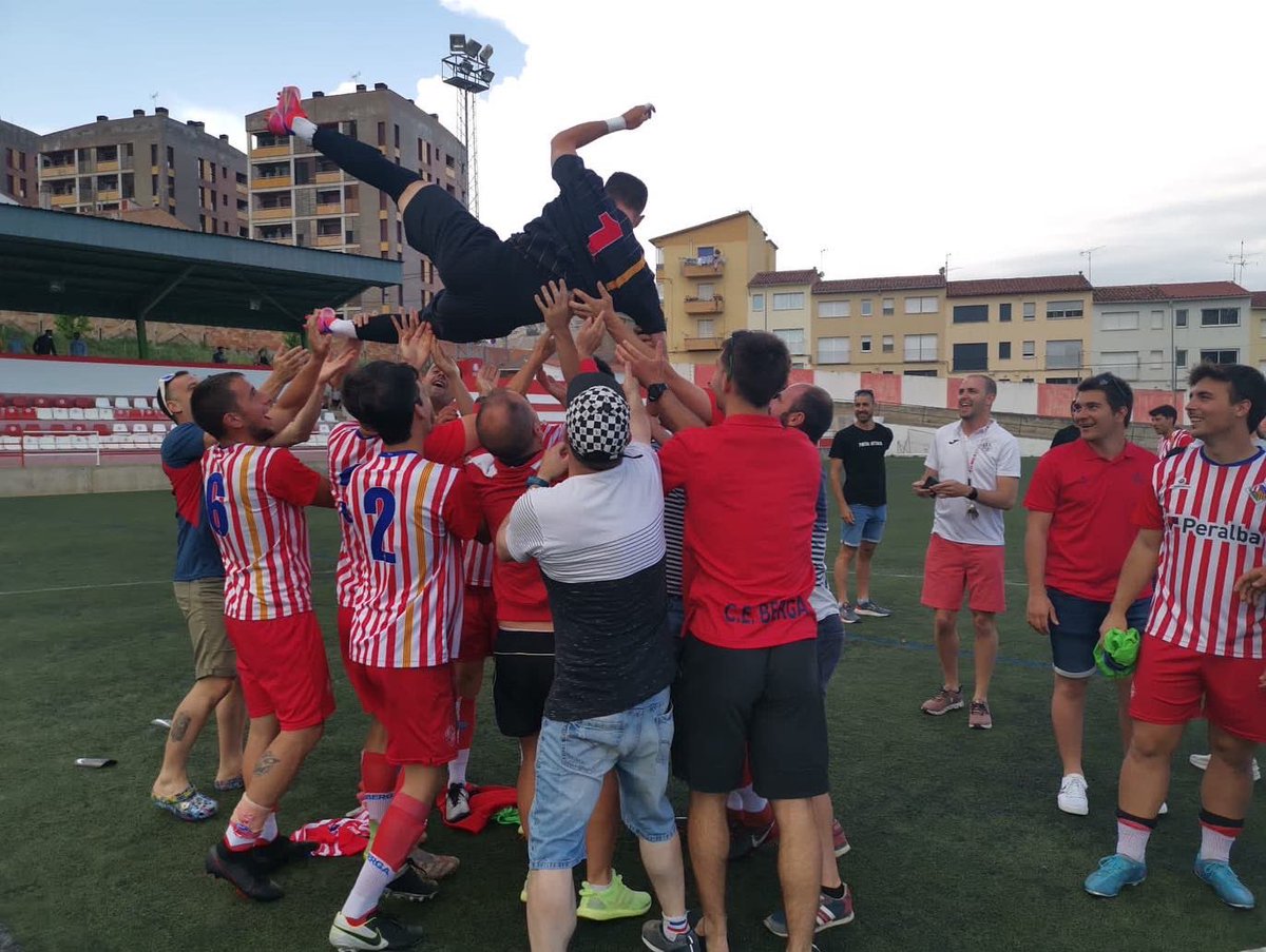 ceberga1913's tweet photo. ❤️🤍Dia molt emotiu al Camp del Berga, les imatges parlen per si soles❤️🤍

Orgullosos de pertànyer a aquesta grandiosa família! 

Gràcies a totes i a tots els que ho feu possible!!

#juntssommésforts🔴⚪️ https://t.co/D0CH2sobsk