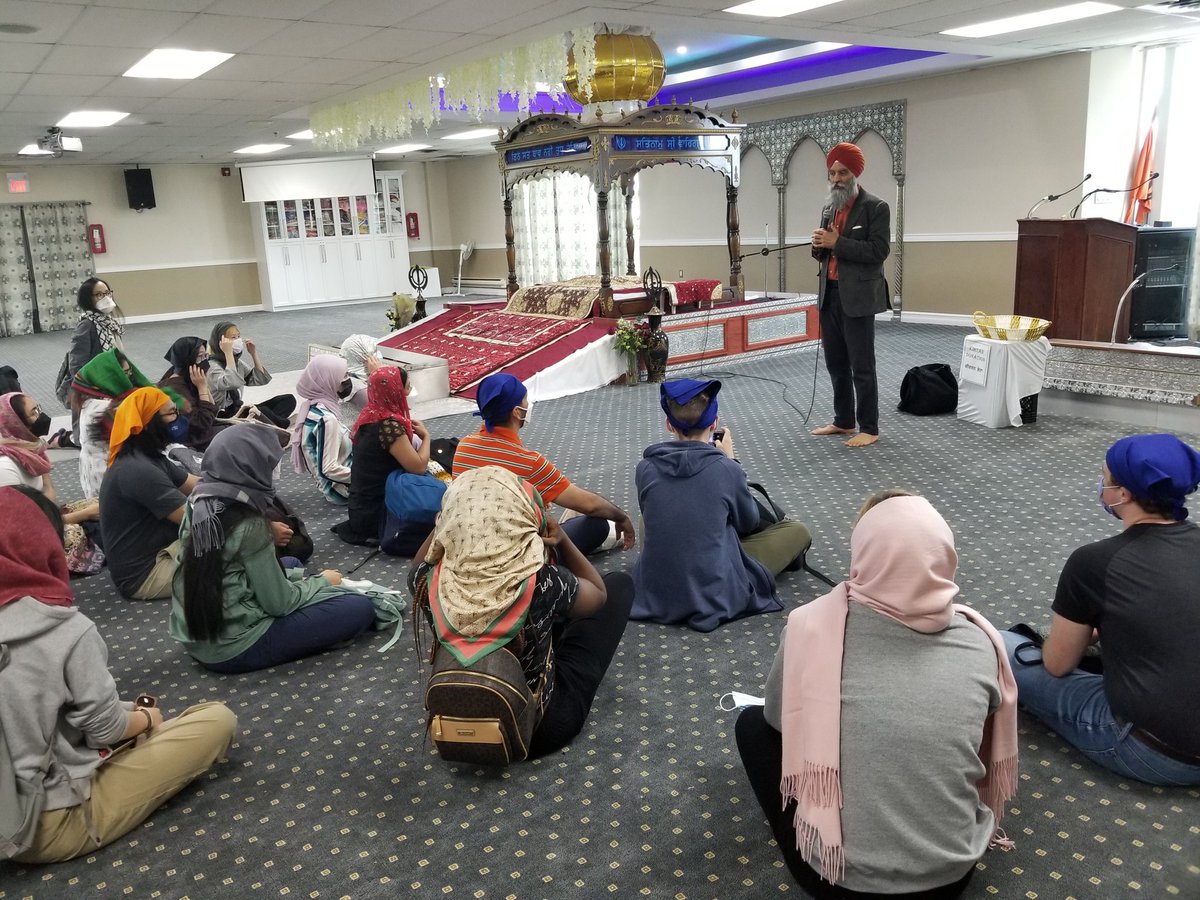 ReligionsGeek's tweet photo. Back at the #Sikh gurdwara after 2.5yrs with @UofT students.
#langar
#interfath https://t.co/qAUx8POSCx
