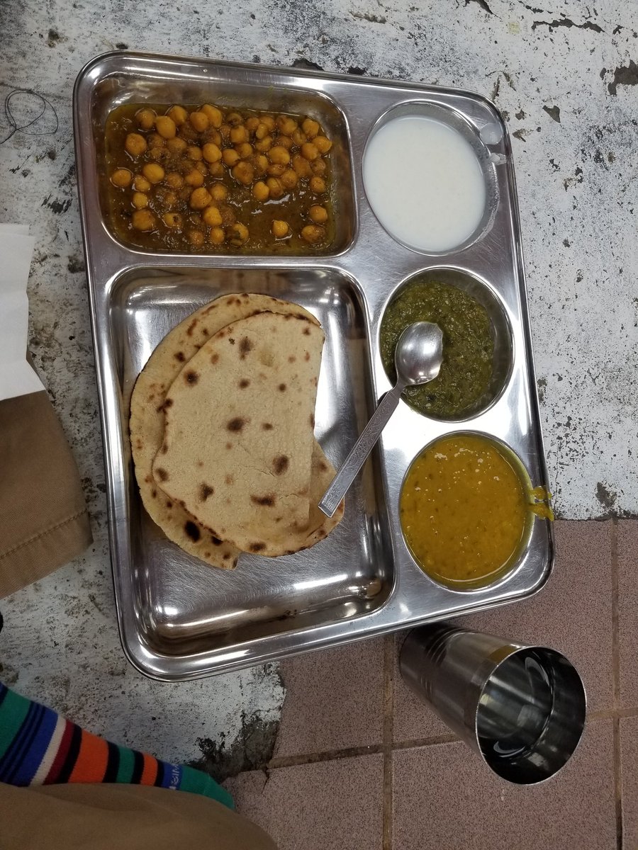 ReligionsGeek's tweet photo. Back at the #Sikh gurdwara after 2.5yrs with @UofT students.
#langar
#interfath https://t.co/qAUx8POSCx