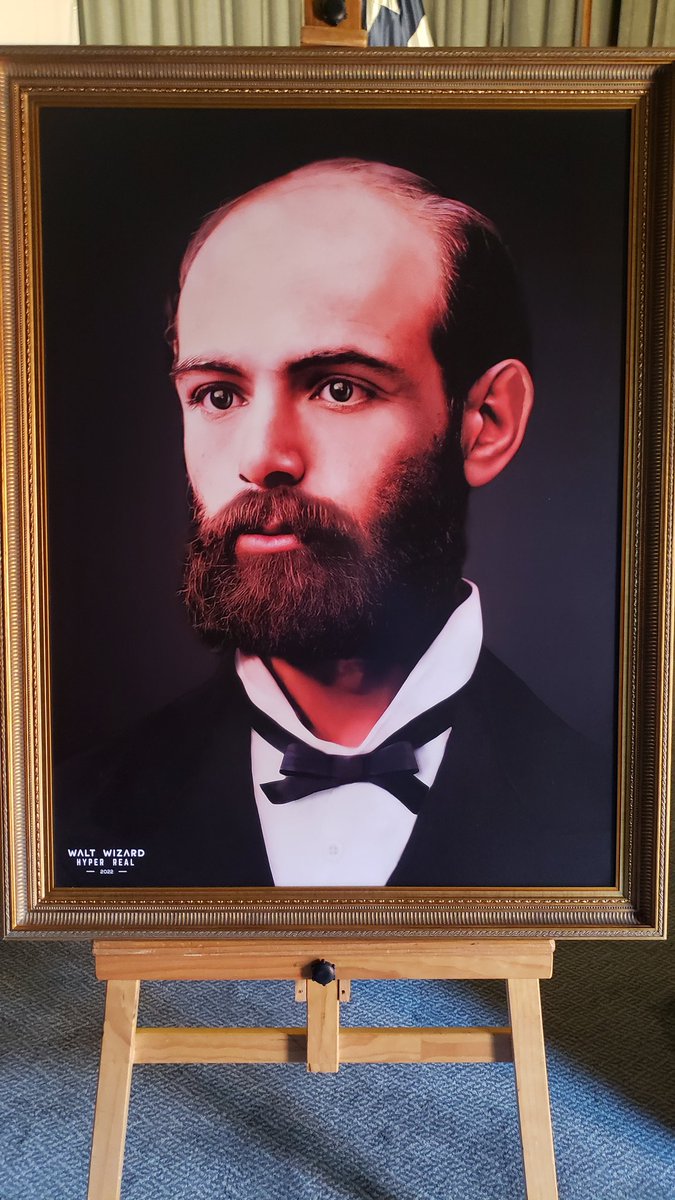 museomaritimocl's tweet photo. Ramón Montoya, en representación del artista peruano Walt Wizard hizo entrega en donación al Director del @museomaritimocl de dos obras hiperrealistas que retratan la figura del comandante Arturo Prat y del almirante Miguel Grau.
#waltwizard #DíaDelPatrimonio #Patrimonios https://t.co/r7GaunC7c7