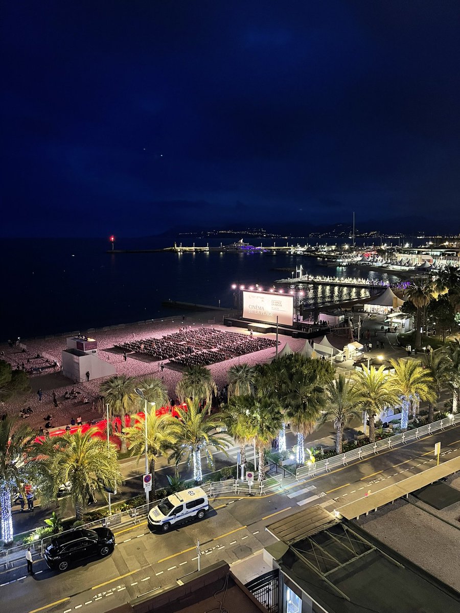 End clap for @_SP3CE at <a href="/Festival_Cannes/">Festival de Cannes</a>. A first encouraged by <a href="/WorldXRforum/">World XR Crans-Montana</a>, <a href="/RayShaperSA/">RayShaperSA</a>, <a href="/cransmontana/">Crans-Montana</a>, <a href="/SWISS_FILMS/">SWISS FILMS</a> and accompanied by its artists. <a href="/AlexiaWeill/">Alexia Weill</a> <a href="/sha22blockchain/">rabusseau.art</a> @PierreZandro.