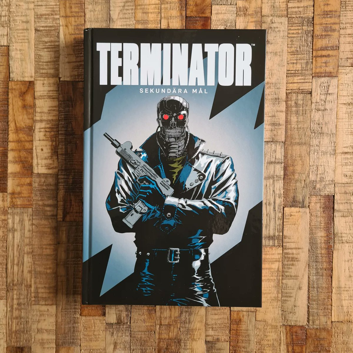 infidelcomics's tweet photo. Bought these babies and more from Stockholms Internationella Seriefestival SIS22.
#stålbjörnen #terminator #homemadecomics #kvarnbyserier #tusenochennatt https://t.co/R1yZ4Mxn9x