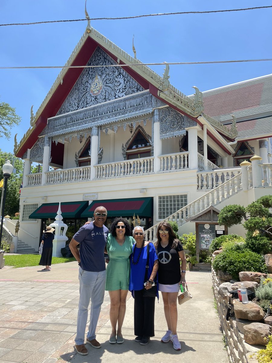 ClariceFox4's tweet photo. ‘Twas a delicious picnic at the Thai Street Food Festival at the Buddhist Temple of Dallas https://t.co/c4ImTguMG3