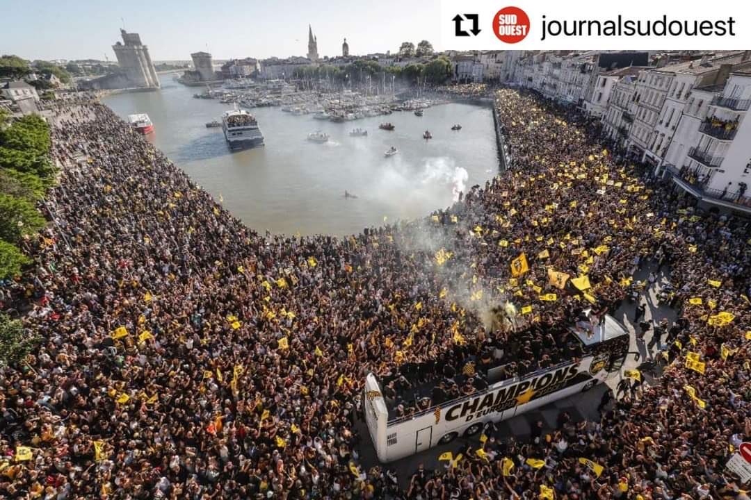 RonanOGara10's tweet image. What a weekend. This place is bouncing. What a connection between supporters and team🥇