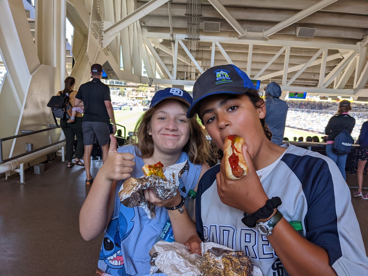 VideoApproach's tweet image. It's #timetoshine #friarfaithful. 
@Padres
 games are better with friends!