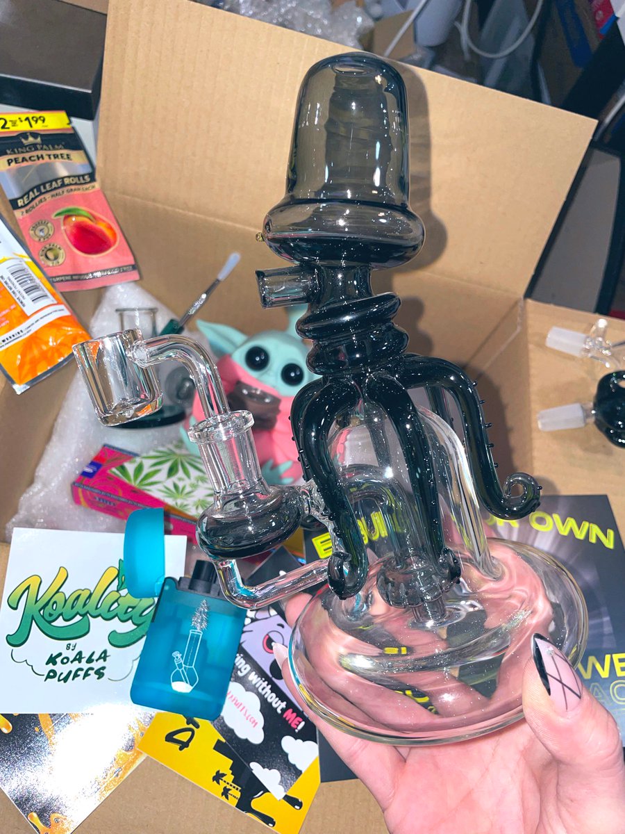 koalapuffss's tweet photo. KOALITY box GIVEAWAY time⚠️
Worldwide 🌎 21+
To enter: quote retweet this with a GIF of what you’d do if you WON ❤️
2 winners will be announced in a few days 🔥🔥
Good luck 🤩 🍀 
(More info on these boxes (https://t.co/cbXVY2u0kj) https://t.co/Ir6lFfr9pR