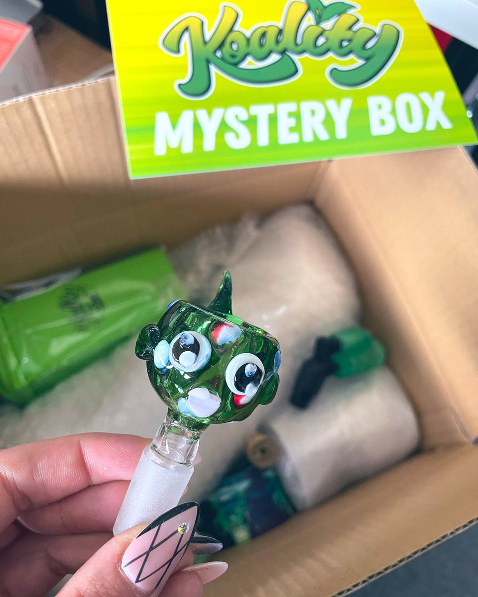 koalapuffss's tweet photo. KOALITY box GIVEAWAY time⚠️
Worldwide 🌎 21+
To enter: quote retweet this with a GIF of what you’d do if you WON ❤️
2 winners will be announced in a few days 🔥🔥
Good luck 🤩 🍀 
(More info on these boxes (https://t.co/cbXVY2u0kj) https://t.co/Ir6lFfr9pR