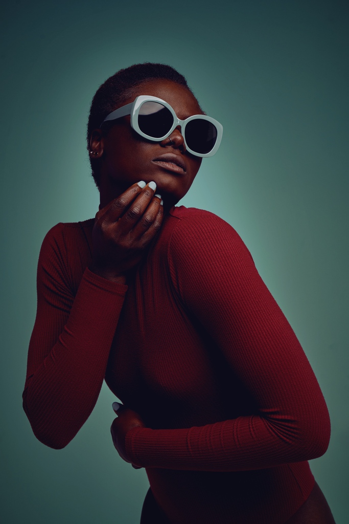 elmererana's tweet photo. Sumayyah getting in some shapely posing work #instudio #portrait #photography #model #yyc #matchingcolors https://t.co/rLopsVZJH2