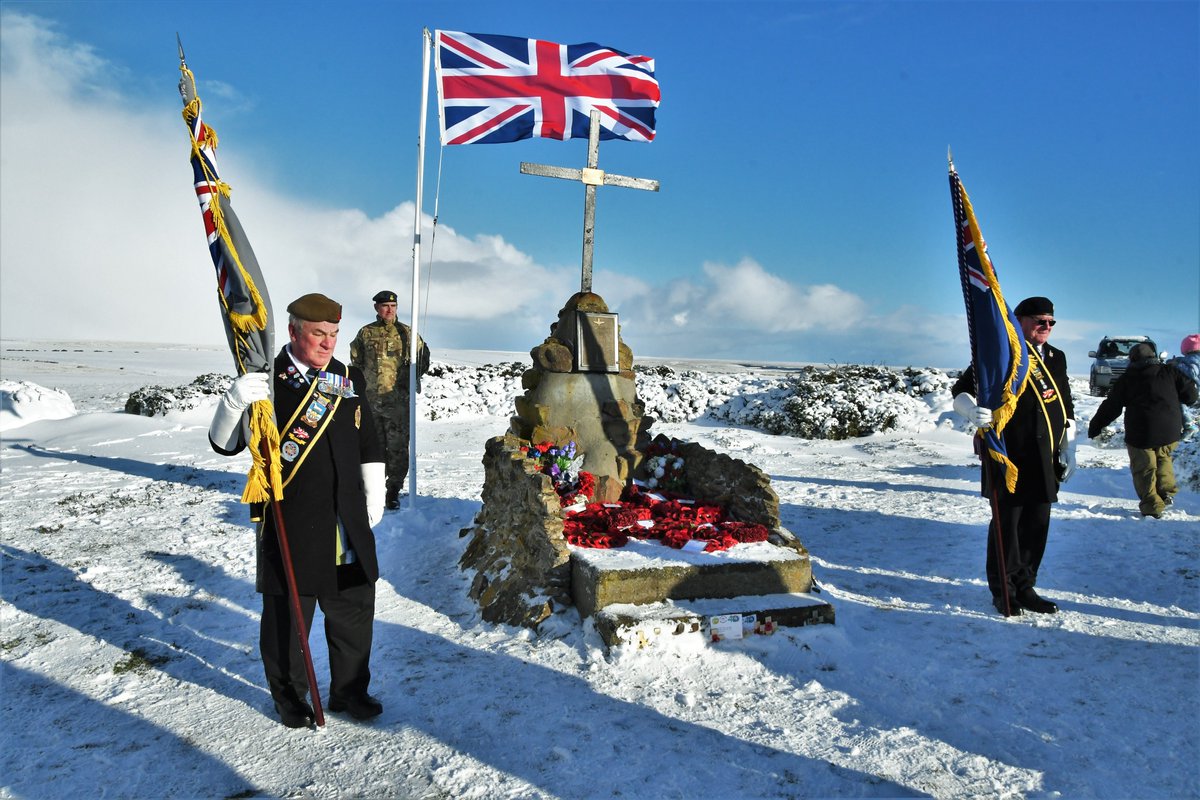 To #GooseGreen this morning for the #Falklands40 service at the @2PARA_HQ memorial. Lots of snow. Wreaths laid by @GHFalklands, @BFSouthAtlantic , @amandamilling and @CommonsSpeaker as well as @FalklandsGov. 

#FromTheSeaFreedom 

Lest we forget.