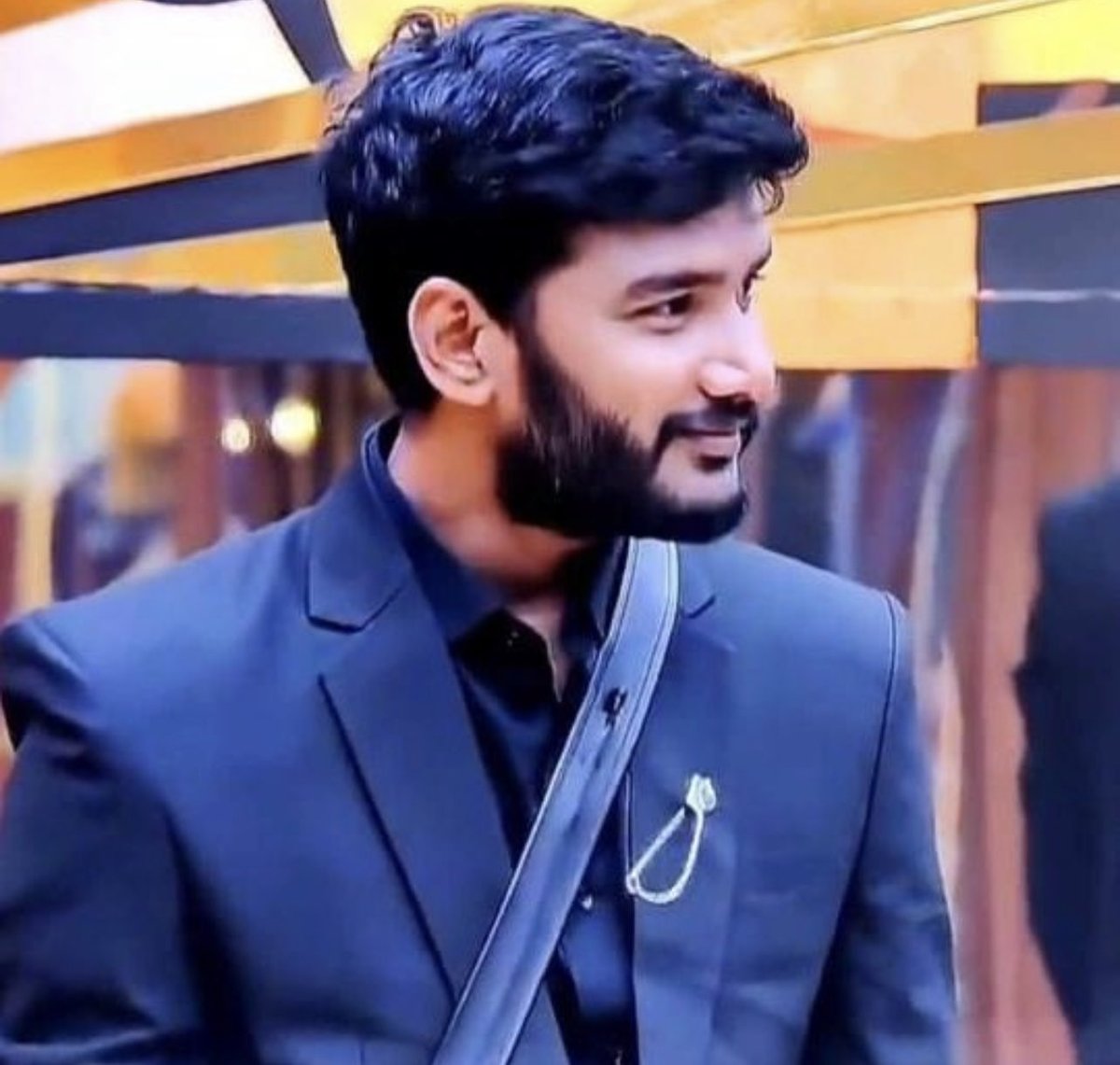 khiltweets's tweet photo. #AnchorShiva Haters trying to poke him with their trolls and words. Here’s him burying them with his smile 😄. Ah smile lo edho magic vndhi bayya😊. Always keep smiling bro #TaskMaharaj #BBOTTKing 🤴 https://t.co/1rSpTwuXCN