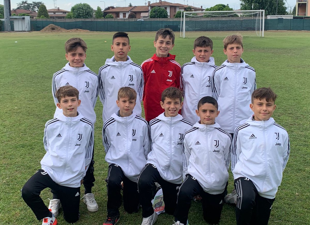 GiovaniBN's tweet photo. 🥉 #Juventus, i Pulcini 2011 (#Under11) di Mr. Angaroni terzi classificati al Torneo "Big Ball".

✖️ 0-0 🆚 #Monza
✖️ 0-0 🆚 #Sampdoria
✅ 2-0 🆚 #Torino | ⚽️Cussotto ⚽️Fantone
✅ 4-1 🆚 #Venezia | ⚽️Cussotto ⚽️Carnino ⚽️Prot ⚽️Fantone
❌ 0-1 🆚 #Inter https://t.co/CSVsIzBHWu