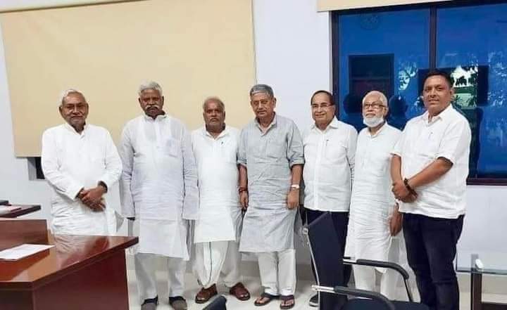 nirajkumar_db's tweet image. #राज्यसभा चुनाव में जनता दल (यूनाइटेड) के द्वारा झारखंड प्रदेश जनता दल (यूनाइटेड) के अध्यक्ष एवं पूर्व विधायक  श्री खीरू महतो जी को उम्मीदवार बनाया गया है। श्री खीरू महतो जी को हार्दिक बधाई और शुभकामनाएं!!
#Rajyasabha #JDU 
#Bihar