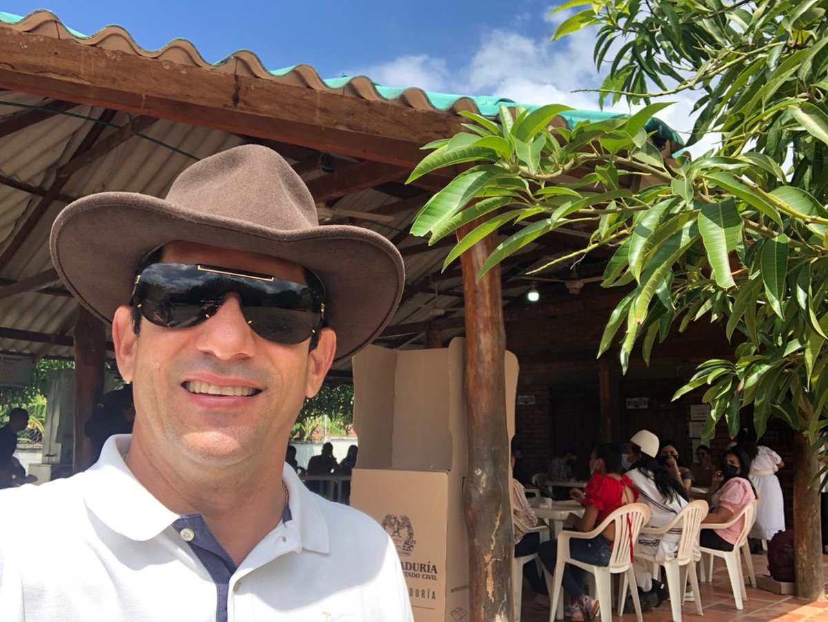 PedroNorbertoC's tweet photo. Hoy ejercimos nuestro derecho al voto, le cumplimos a la democracia y a nuestro país. #Elecciones2022 #Valledupar https://t.co/ifmMZYktIx