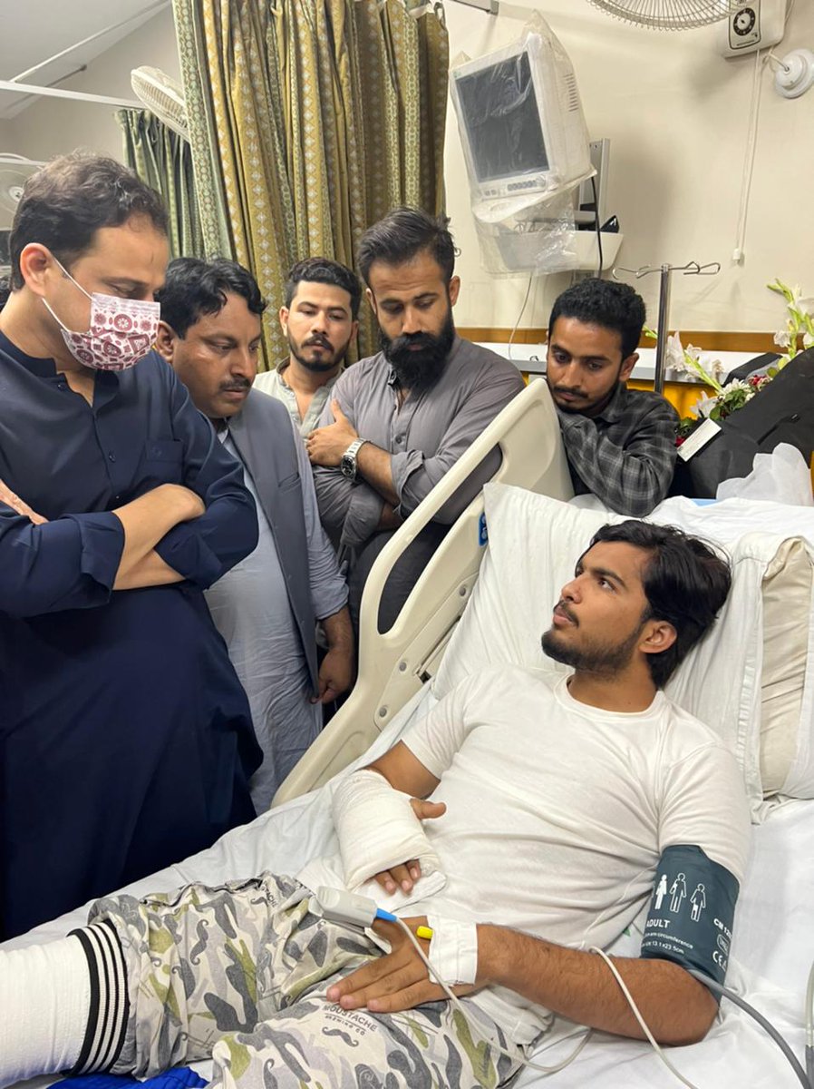 SajjadU94376628's tweet photo. جیالے لاوارث نہیں
انکی قیادت انکے ساتھ ہے۔❤️✌️
@SaeedGhani1 
@murtazawahab1 
#TerroristJamiat
#BanIJT https://t.co/XkwErq8TAH