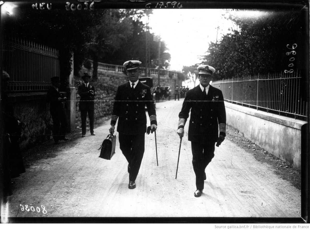 CiarliniKoerner's tweet photo. I was unaware that, for the 1920 conference, the Earl Beatty himself came to Sanremo (Liguria), close to where I live.
These pics from @GallicaBnF shows him and his cocked hat strolling around.
Not my favorite admiral ever, but I'll take it. π
#DavidBeatty #Sanremo https://t.co/OJrYhxLQB4