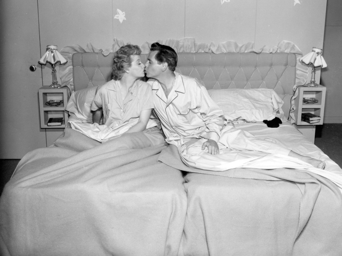 ClassicHC's tweet image. Sunday is for lounging in bed #SundayFunday 
Pictured: Ava Garner, Jane Greer, Lucille Ball and Desi Arnaz and James Dean.