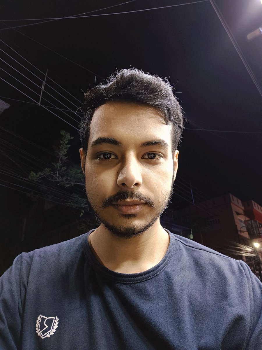 Agnivamallickof's tweet image. under the skylight
#suddenclick
#vivov23
#nightselfie