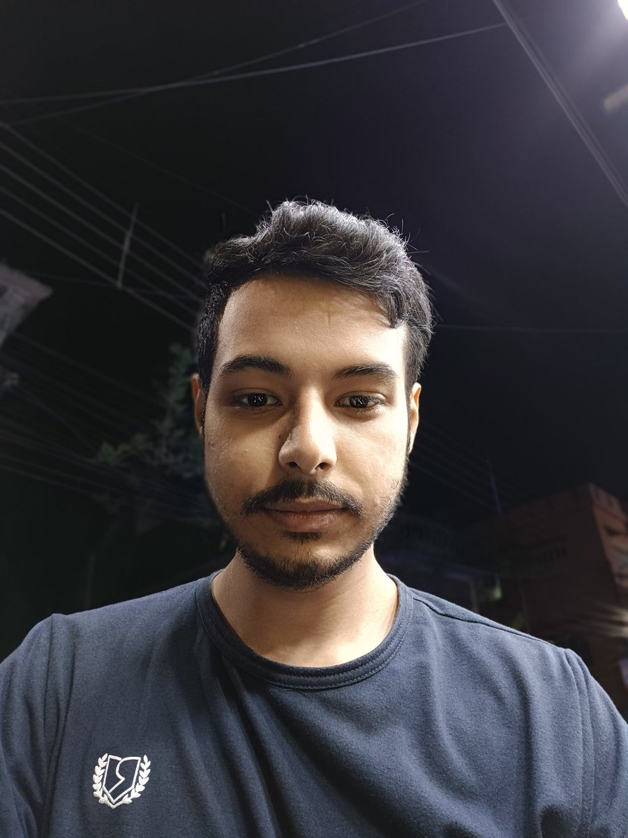 Agnivamallickof's tweet image. under the skylight
#suddenclick
#vivov23
#nightselfie