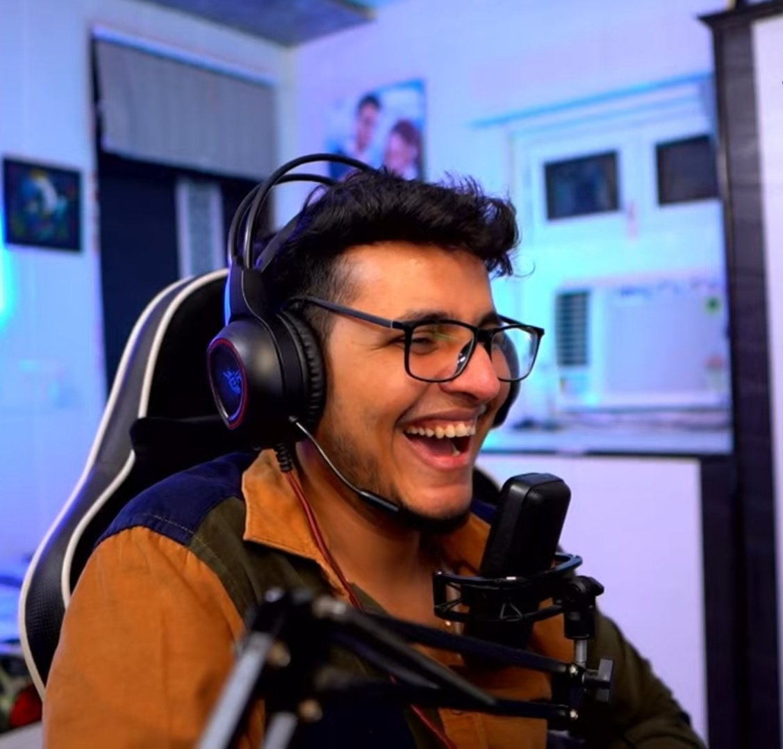 TumKyaJaanoo's tweet photo. I can just sit and watch his streams while he's talking. So much to learn from this man. @TriggeredInsaan you're a gem of a person inside out🧿
I love the way your room is decorated. Now that you've surrounded yourself with the love you've got, you'll never feel demotivated♥️ https://t.co/PPHIUzDRcJ