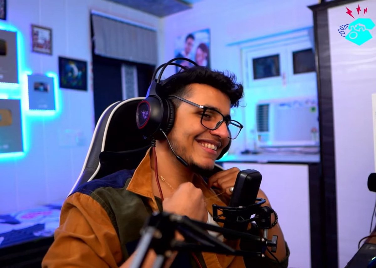 TumKyaJaanoo's tweet photo. I can just sit and watch his streams while he's talking. So much to learn from this man. @TriggeredInsaan you're a gem of a person inside out🧿
I love the way your room is decorated. Now that you've surrounded yourself with the love you've got, you'll never feel demotivated♥️ https://t.co/PPHIUzDRcJ