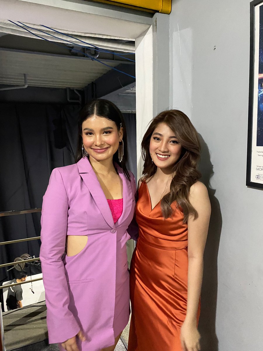 ChloeRedondo's tweet photo. Congratulations @anjisalvacion !!!🥰💙 You deserve it!✨ #PBBKumuBigNight https://t.co/RQc0Bv7g1V
