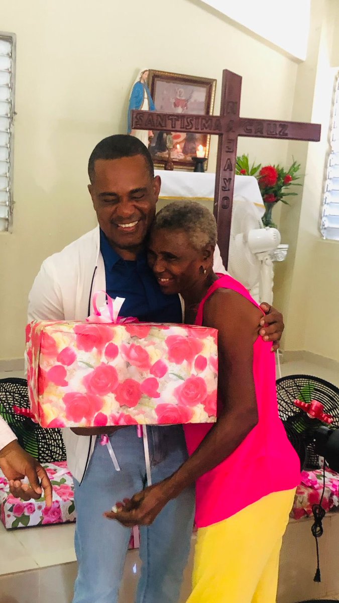20carela's tweet photo. Feliz Día a todas las madres! 
Gracias  por su amor incondicional. 
Las Madres representan ese ser de luz en cada uno de los hogares. Valorémosla y cuidemos siempre de ellas. https://t.co/aJKh7qrrqa