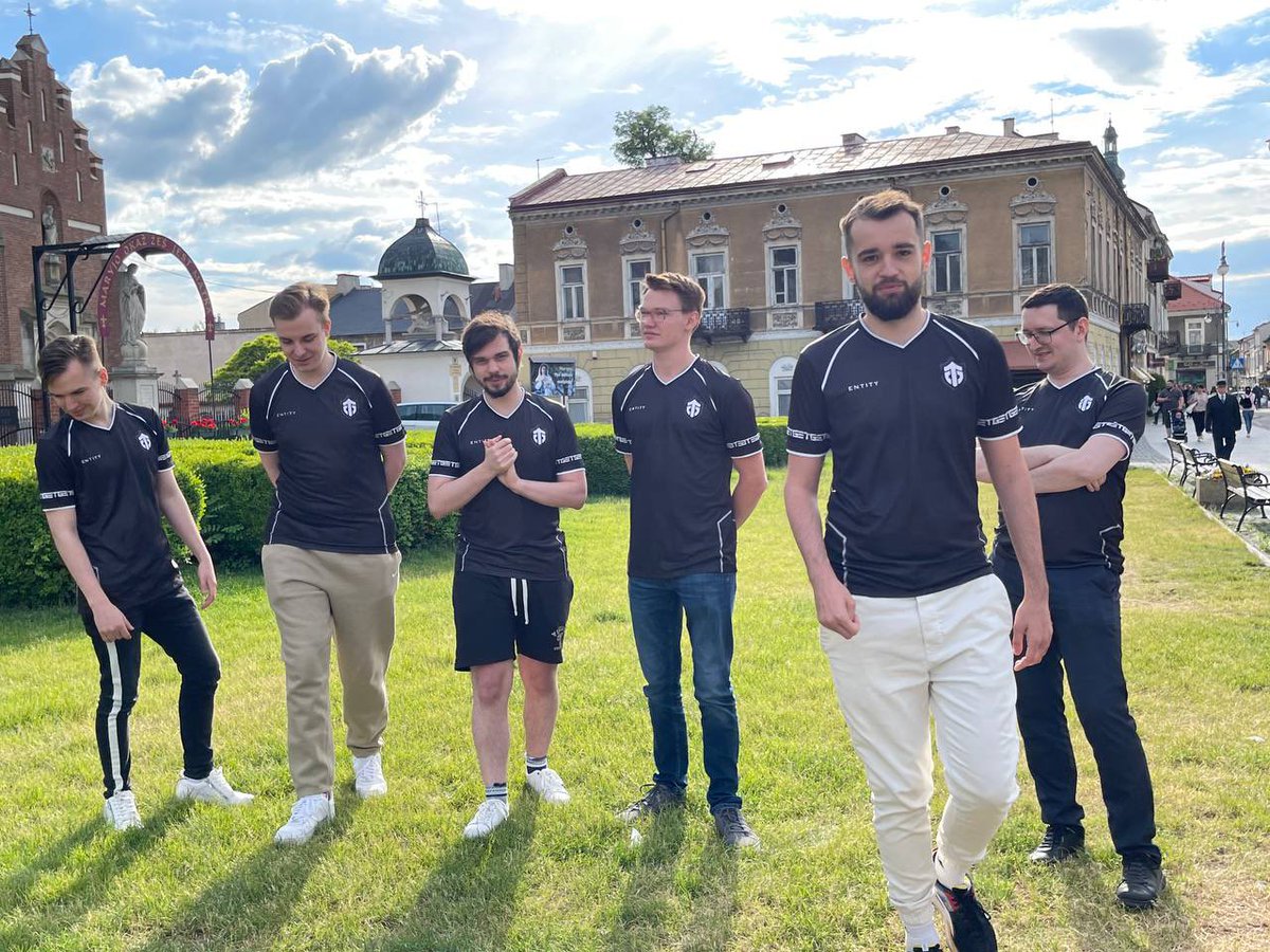 EntityDota's tweet photo. Here's our roster for Tour 3 of the 2021/22 DPC Season

🇷🇺 Pure
🇩🇪 @StormingStorm
🇦🇹 @TobiDotes
🇷🇺 Kataomi
🇧🇾 @FishmanDota2

#EntityEU https://t.co/maZej0ySn7