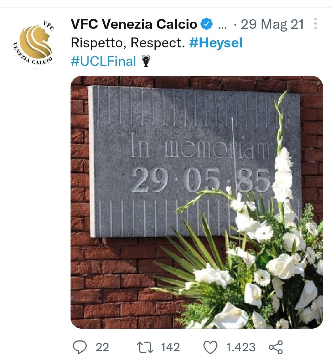 caminFAF's tweet photo. I club che quest'anno hanno ricordato le vittime dell' #heisel:
un club di serie A.
Due club di calcio femminile.
Un club di serie D.
Un club straniero. https://t.co/OabNjhzGt4