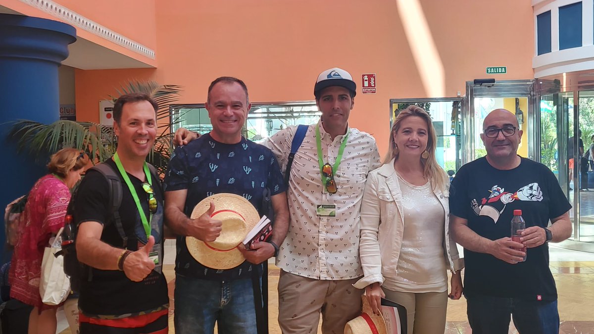 FranQuero3's tweet photo. En #apisaxv con los compañeros del HUT, unas Jornadas magníficas y lo mejor la compañia. https://t.co/XIgSZwcOEU