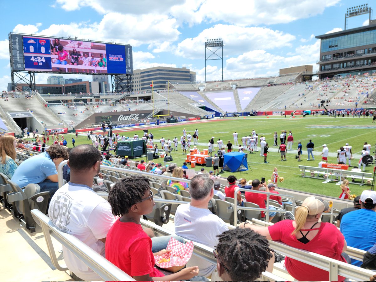 wyoder0's tweet photo. Little Sunday football action @ProtectiveStdm #USFL https://t.co/xX0mo3VwZX