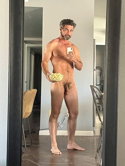 Was gonna be productive today, but now binging stranger things instead. https://t.co/JILc1eaLsb<a href="/tag/sweat"class="tags"><span>#sweat</span></a>