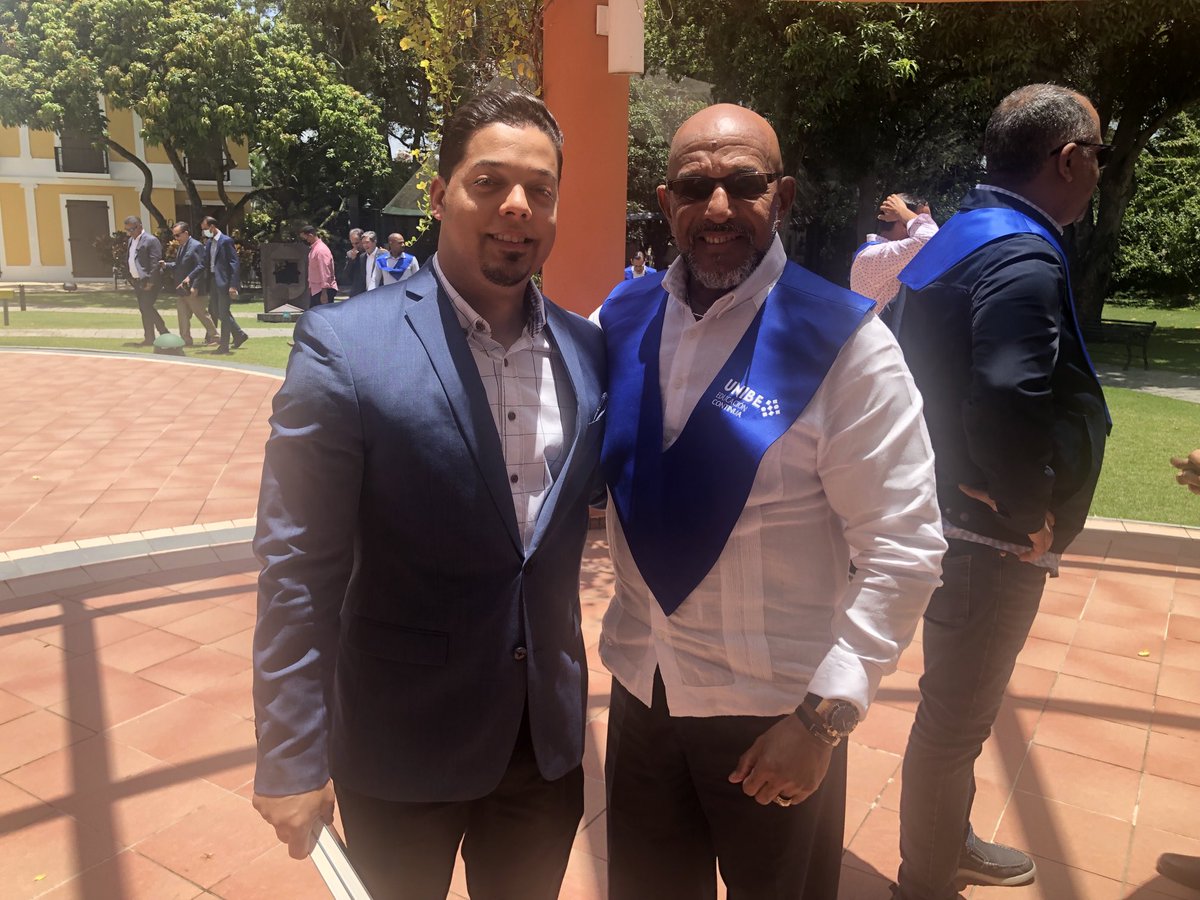 FernandoMoront3's tweet photo. El es José Rafael Vargas, joven valioso de nuestra Provincia,responsable del Diplomado organizado por el Banco Central en coordinación con la Universidad (UNIBE), agradezco su invitación, todo un profesional y muy humilde para tratar con los demás, éxitos José. https://t.co/Ok88p6CzBr